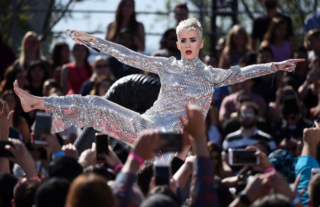 Katy Perry sparkles in Georgian designers’ costume in Los Angeles geotv.ge
